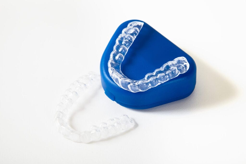 Neviditeľné zubné strojčeky Invisalign