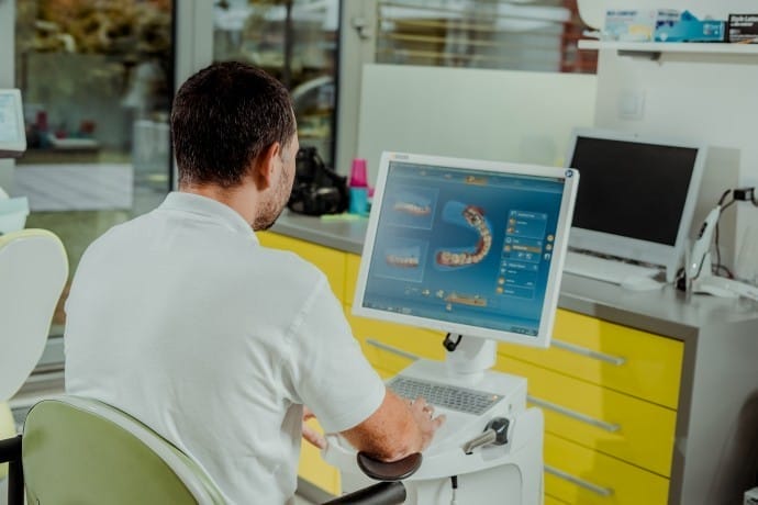 Zubné implantáty Zubné implantáty